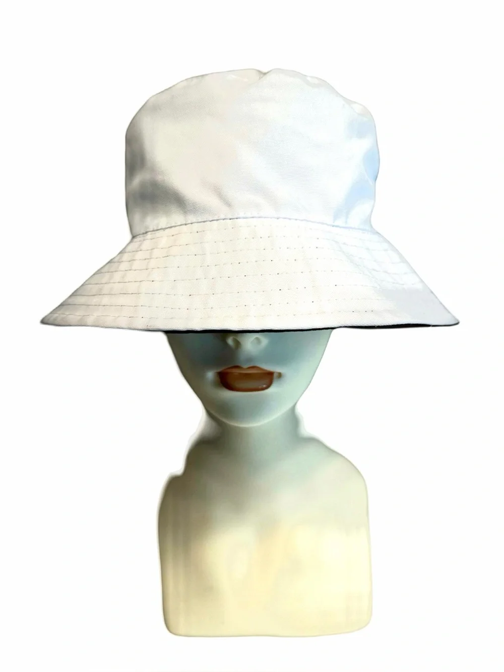 Alice + Olivia by Stacey Bendet black reversible daisy print bucket hat NWT